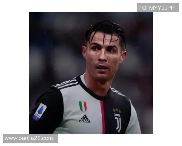 足球球星携手并肩展现荣耀瞬间,双人头像彰显无限风采 足球球星携手并肩展现荣耀瞬间,双人头像彰显无限风采