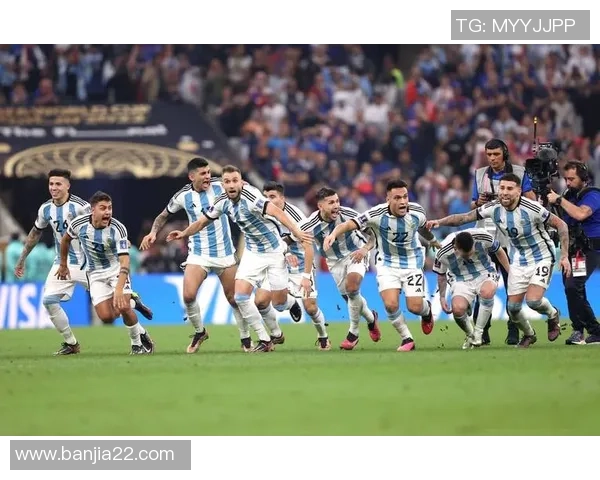 足球球星背后的励志旋律与成长轨迹探秘